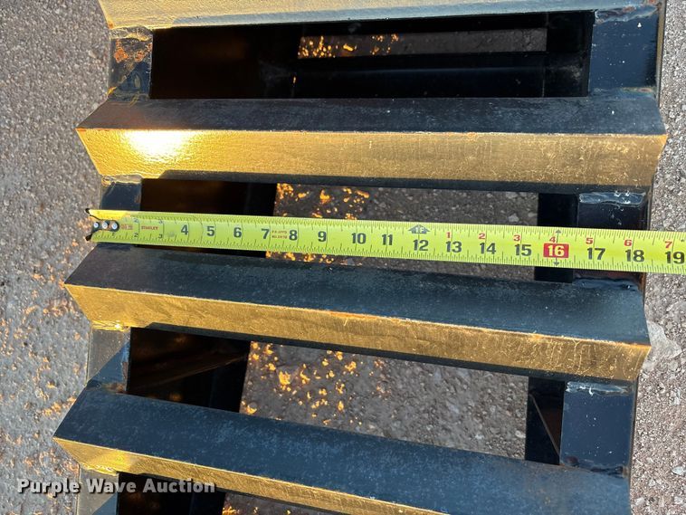 image for item EF6133 2009 PJ Trailers equipment trailer