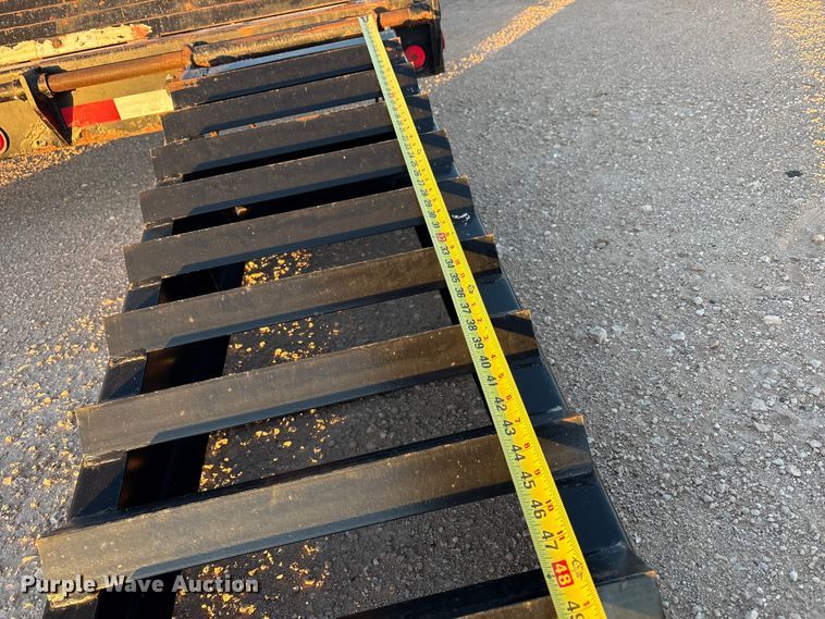 image for item EF6133 2009 PJ Trailers equipment trailer