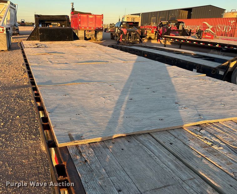 image for item EF6133 2009 PJ Trailers equipment trailer