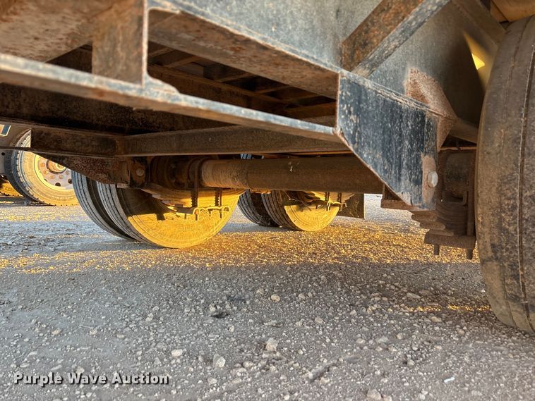 image for item EF6133 2009 PJ Trailers equipment trailer