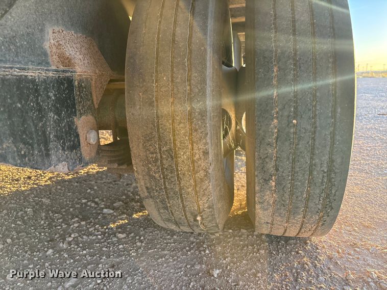 image for item EF6133 2009 PJ Trailers equipment trailer