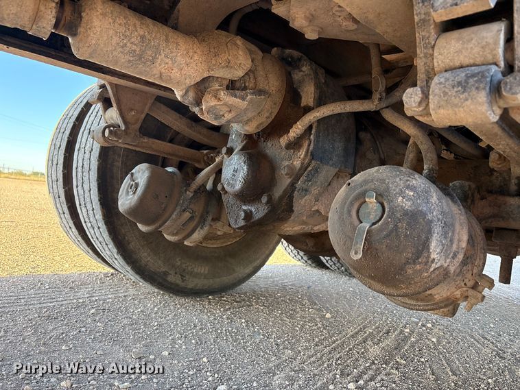 image for item EF6135 2016 International 7400 dump truck