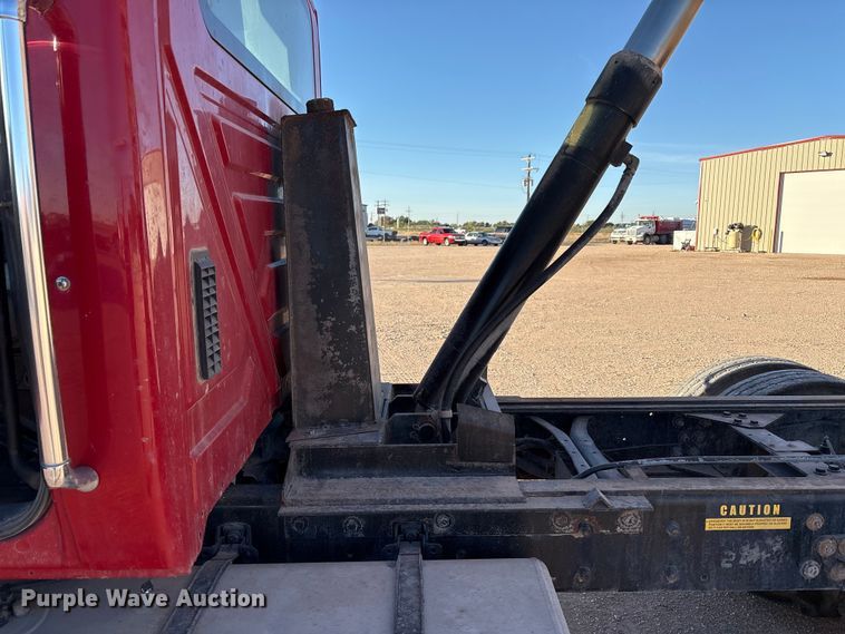 image for item EF6135 2016 International 7400 dump truck