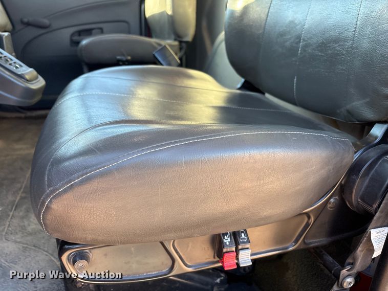 image for item EF6135 2016 International 7400 dump truck