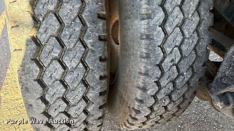 image for item EF6135 2016 International 7400 dump truck