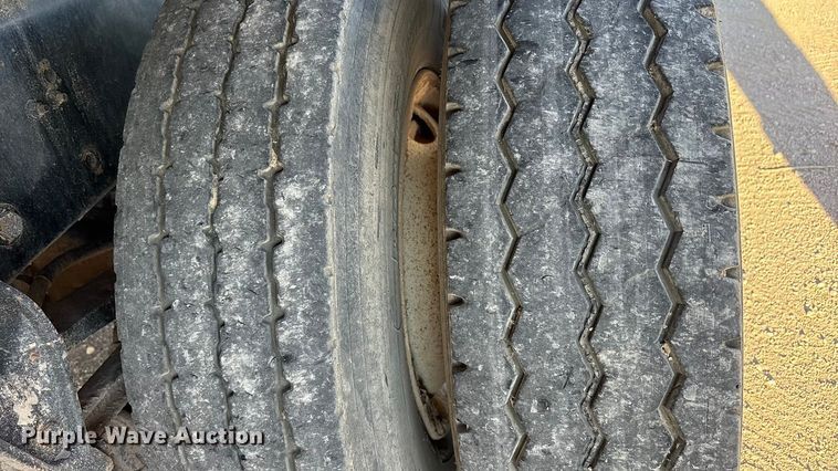 image for item EF6135 2016 International 7400 dump truck