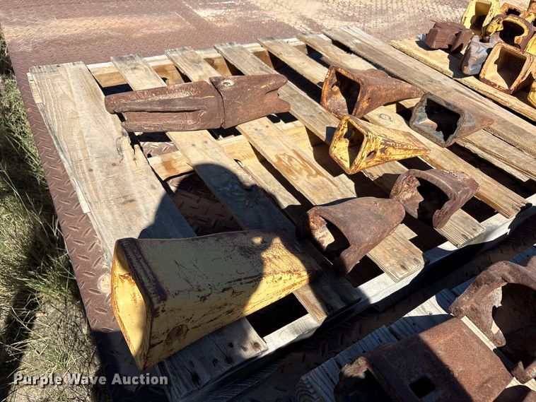 image for item EF6159 (178) bucket teeth