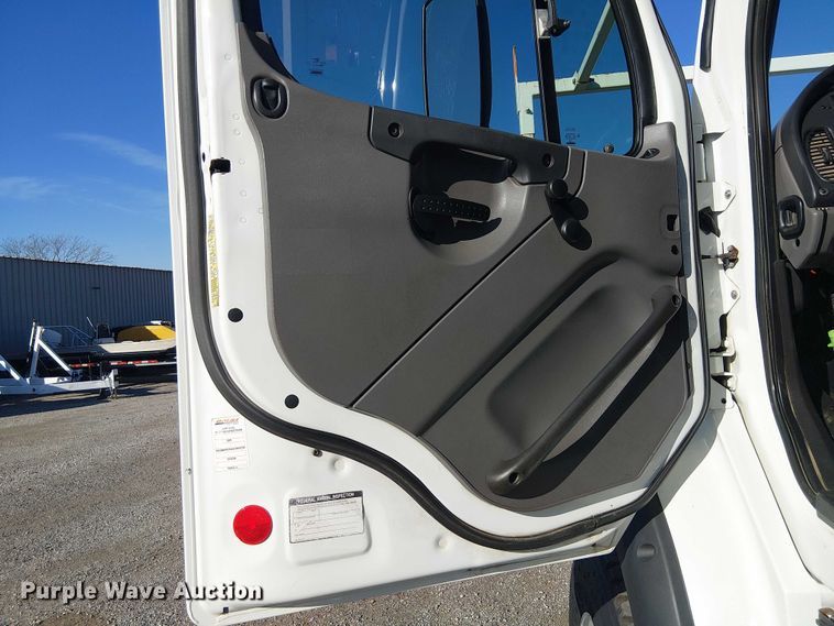 image for item EG1672 2012 Freightliner Business Class M2 crane truck