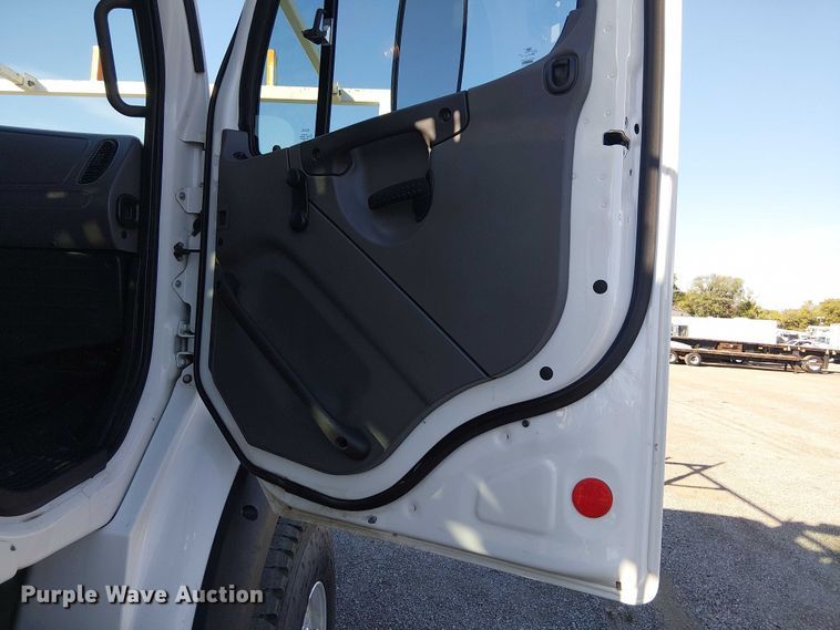 image for item EG1672 2012 Freightliner Business Class M2 crane truck