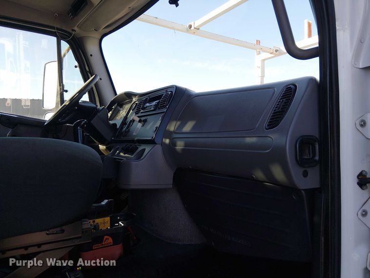 image for item EG1672 2012 Freightliner Business Class M2 crane truck