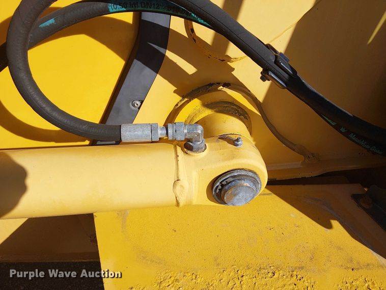 image for item EG1673 2017 John Deere 410L backhoe