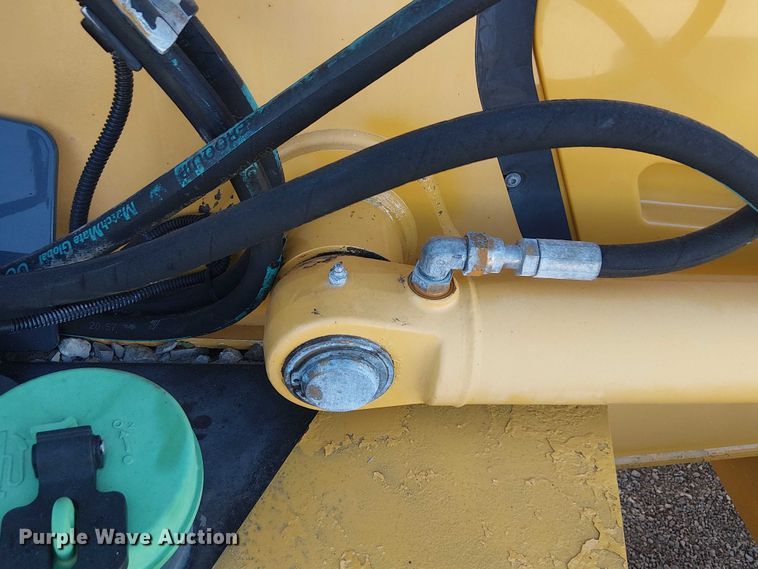 image for item EG1673 2017 John Deere 410L backhoe