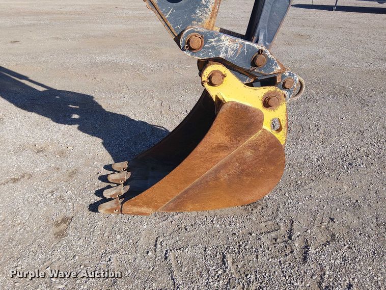 image for item EG1673 2017 John Deere 410L backhoe