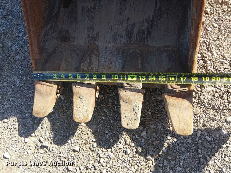 image for item EG1673 2017 John Deere 410L backhoe