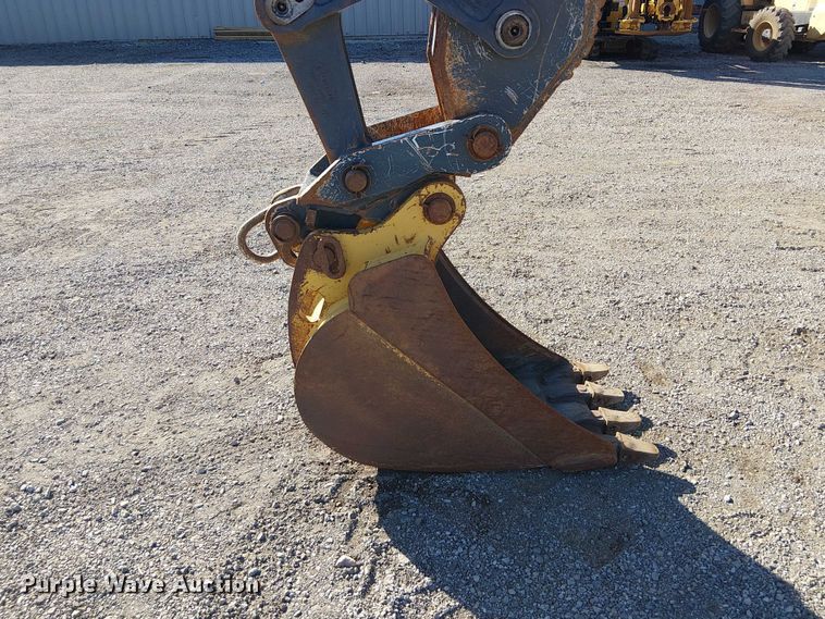 image for item EG1673 2017 John Deere 410L backhoe