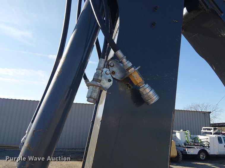 image for item EG1673 2017 John Deere 410L backhoe