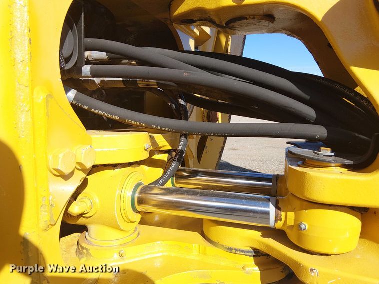 image for item EG1673 2017 John Deere 410L backhoe