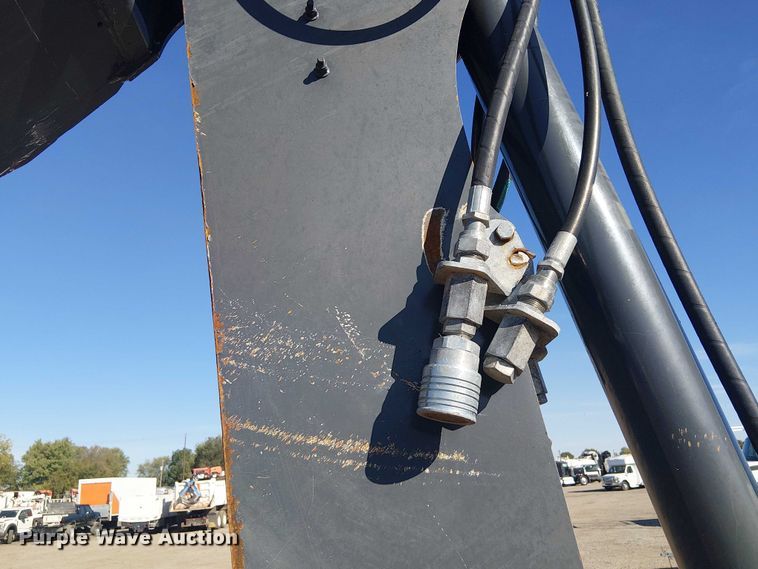 image for item EG1673 2017 John Deere 410L backhoe