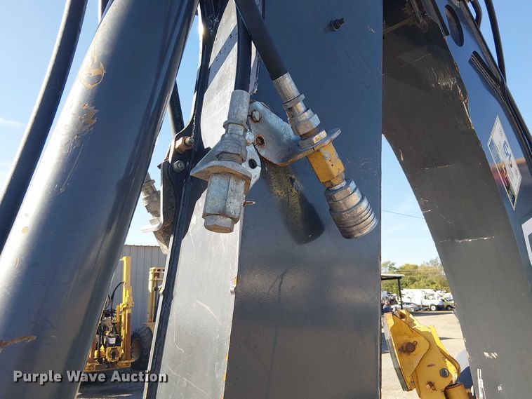 image for item EG1673 2017 John Deere 410L backhoe