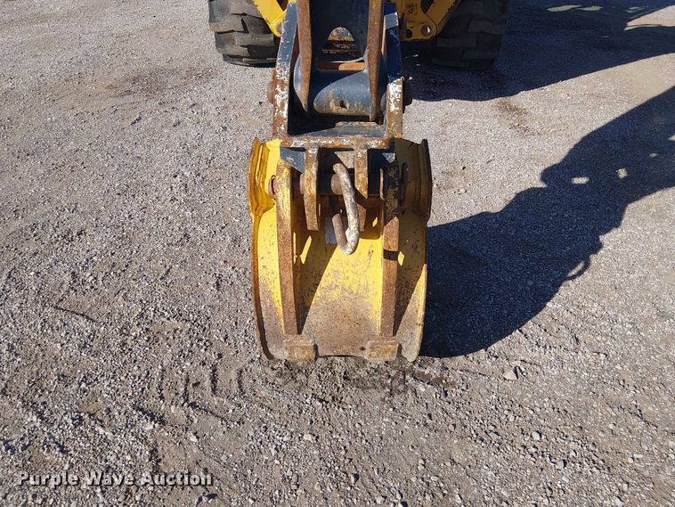 image for item EG1673 2017 John Deere 410L backhoe