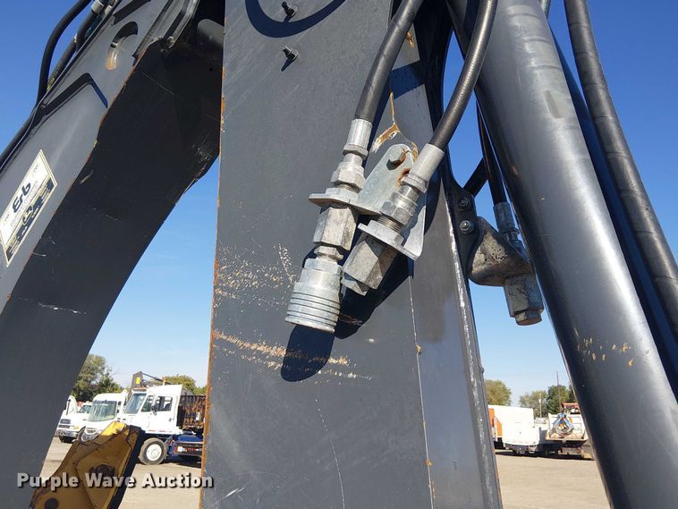 image for item EG1673 2017 John Deere 410L backhoe