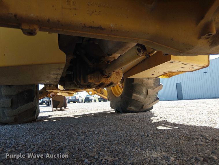 image for item EG1673 2017 John Deere 410L backhoe