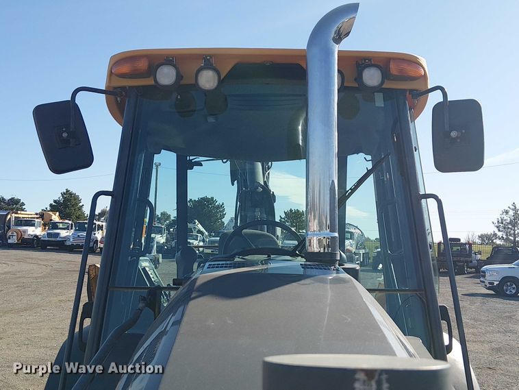 image for item EG1673 2017 John Deere 410L backhoe