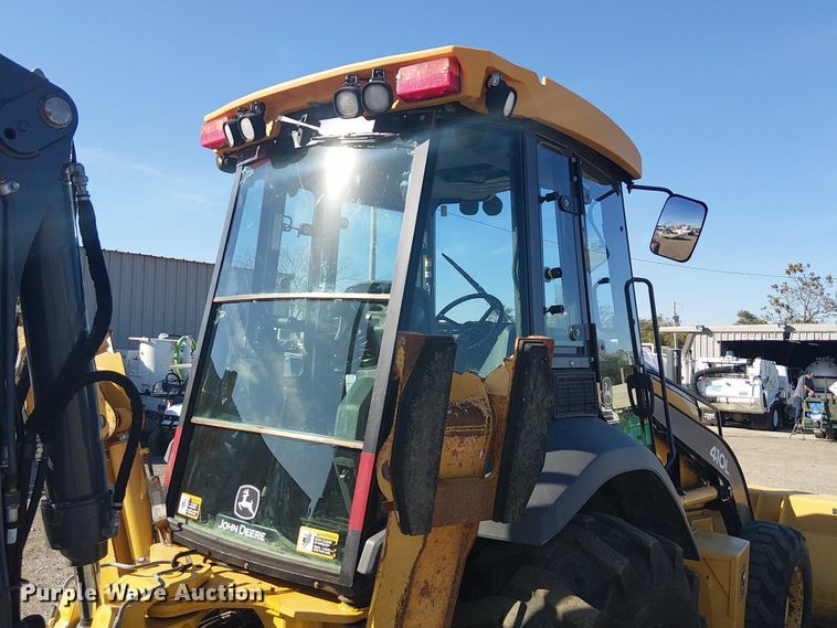 image for item EG1673 2017 John Deere 410L backhoe