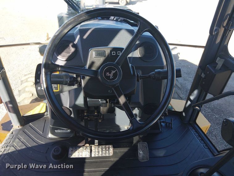 image for item EG1673 2017 John Deere 410L backhoe