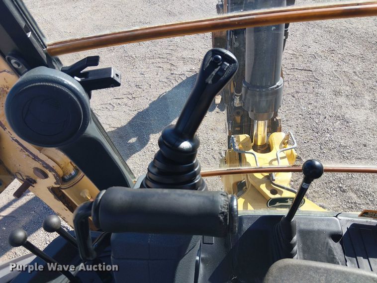 image for item EG1673 2017 John Deere 410L backhoe