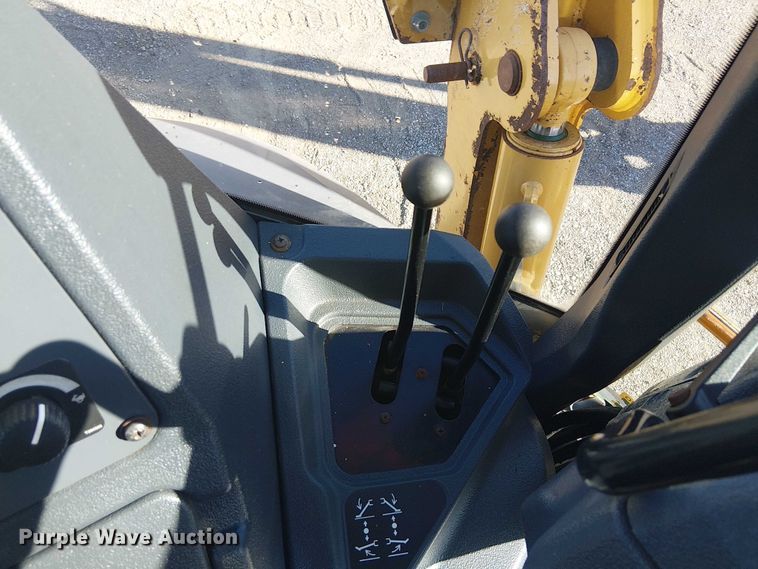 image for item EG1673 2017 John Deere 410L backhoe