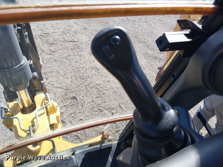 image for item EG1673 2017 John Deere 410L backhoe