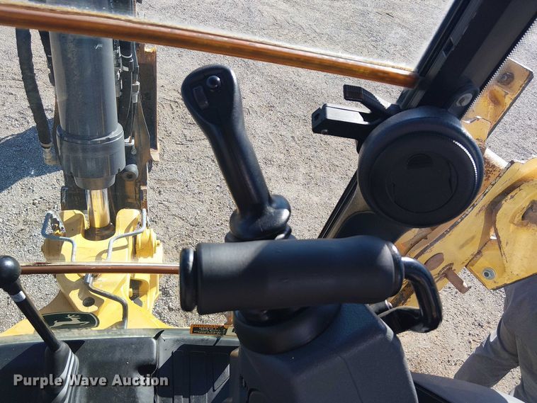image for item EG1673 2017 John Deere 410L backhoe