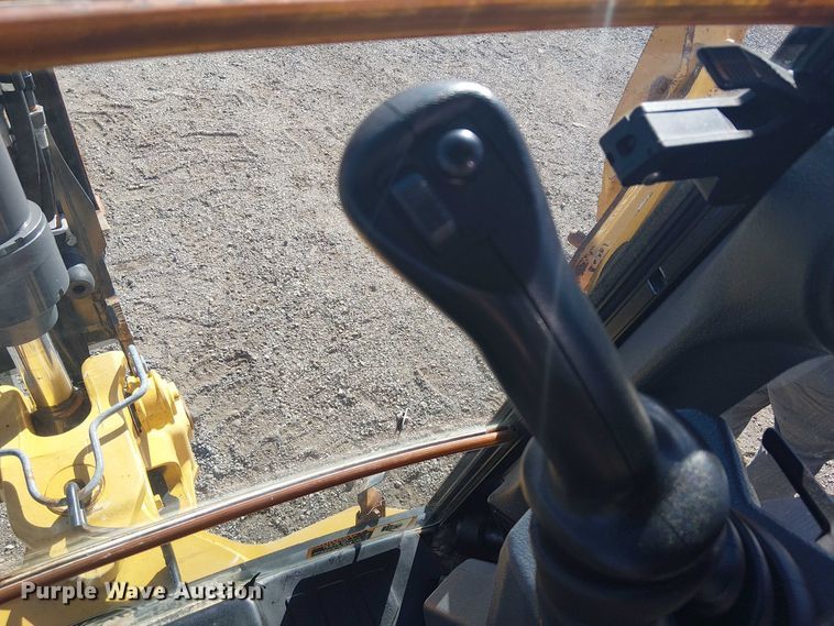 image for item EG1673 2017 John Deere 410L backhoe