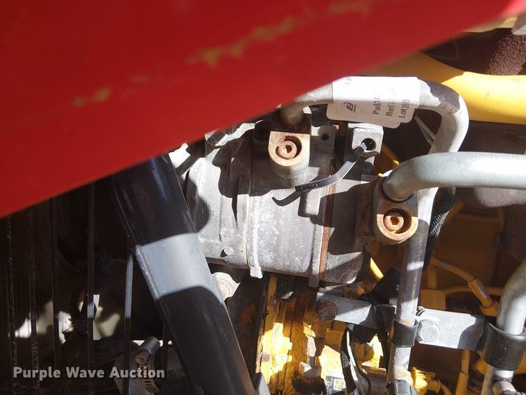 image for item EG1673 2017 John Deere 410L backhoe