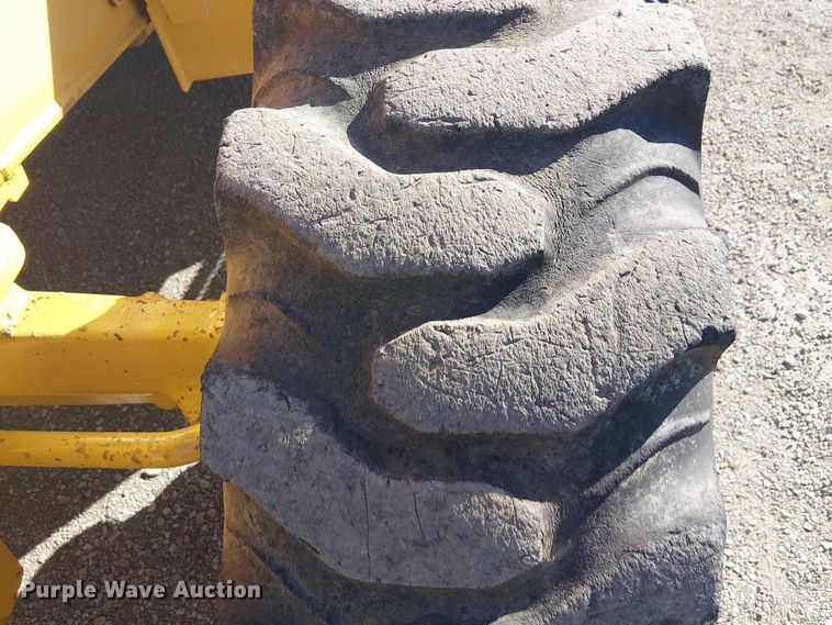 image for item EG1673 2017 John Deere 410L backhoe