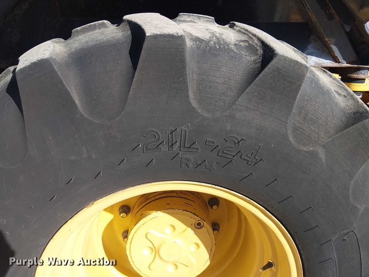 image for item EG1673 2017 John Deere 410L backhoe