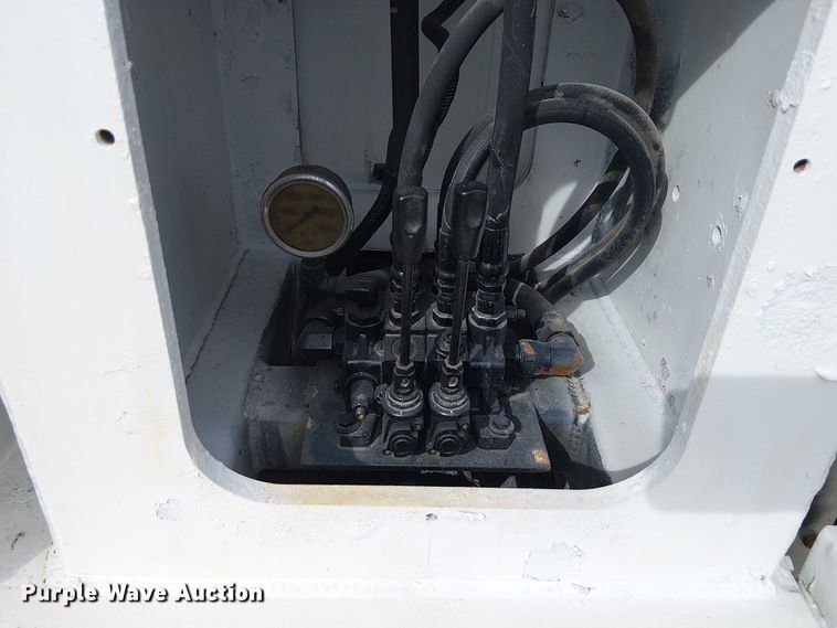 image for item EG1682 2014 Freightliner 108SD utility / service truck