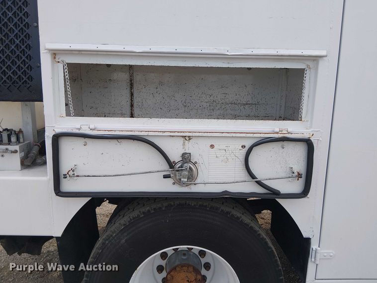 image for item EG1682 2014 Freightliner 108SD utility / service truck