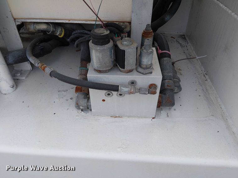 image for item EG1682 2014 Freightliner 108SD utility / service truck