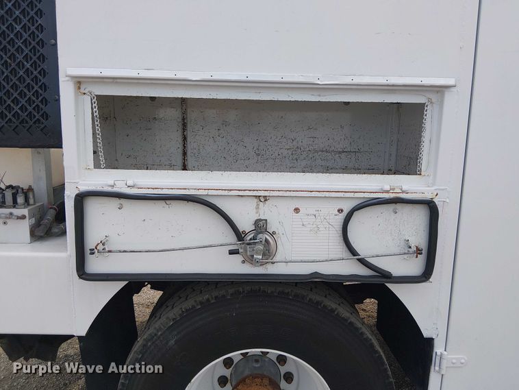 image for item EG1682 2014 Freightliner 108SD utility / service truck