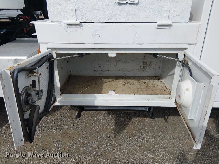 image for item EG1682 2014 Freightliner 108SD utility / service truck