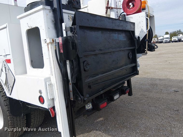 image for item EG1682 2014 Freightliner 108SD utility / service truck