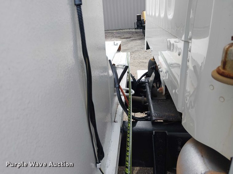 image for item EG1682 2014 Freightliner 108SD utility / service truck