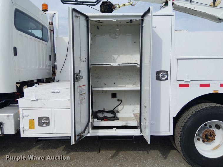 image for item EG1682 2014 Freightliner 108SD utility / service truck