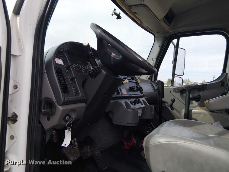 image for item EG1682 2014 Freightliner 108SD utility / service truck