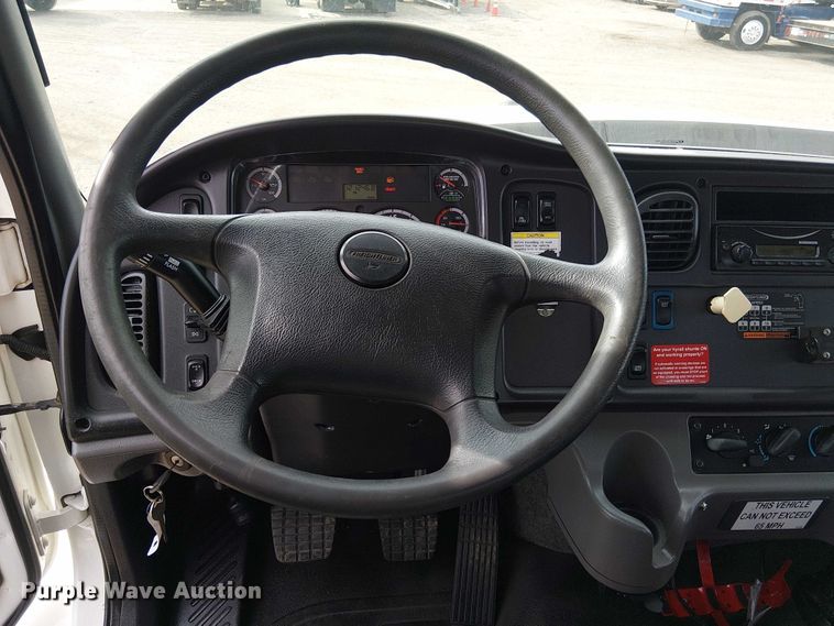 image for item EG1682 2014 Freightliner 108SD utility / service truck