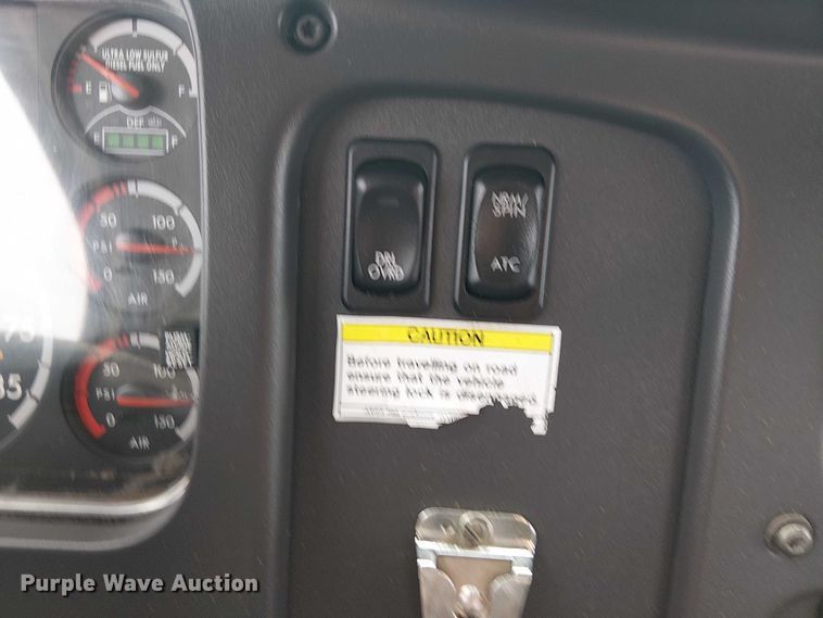 image for item EG1682 2014 Freightliner 108SD utility / service truck