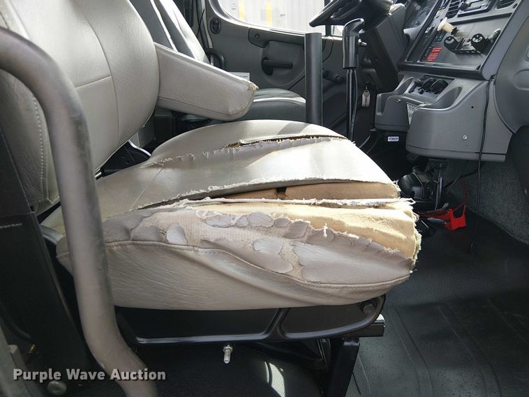 image for item EG1682 2014 Freightliner 108SD utility / service truck