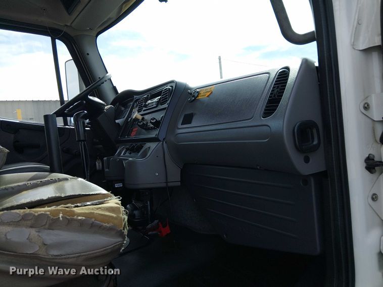 image for item EG1682 2014 Freightliner 108SD utility / service truck